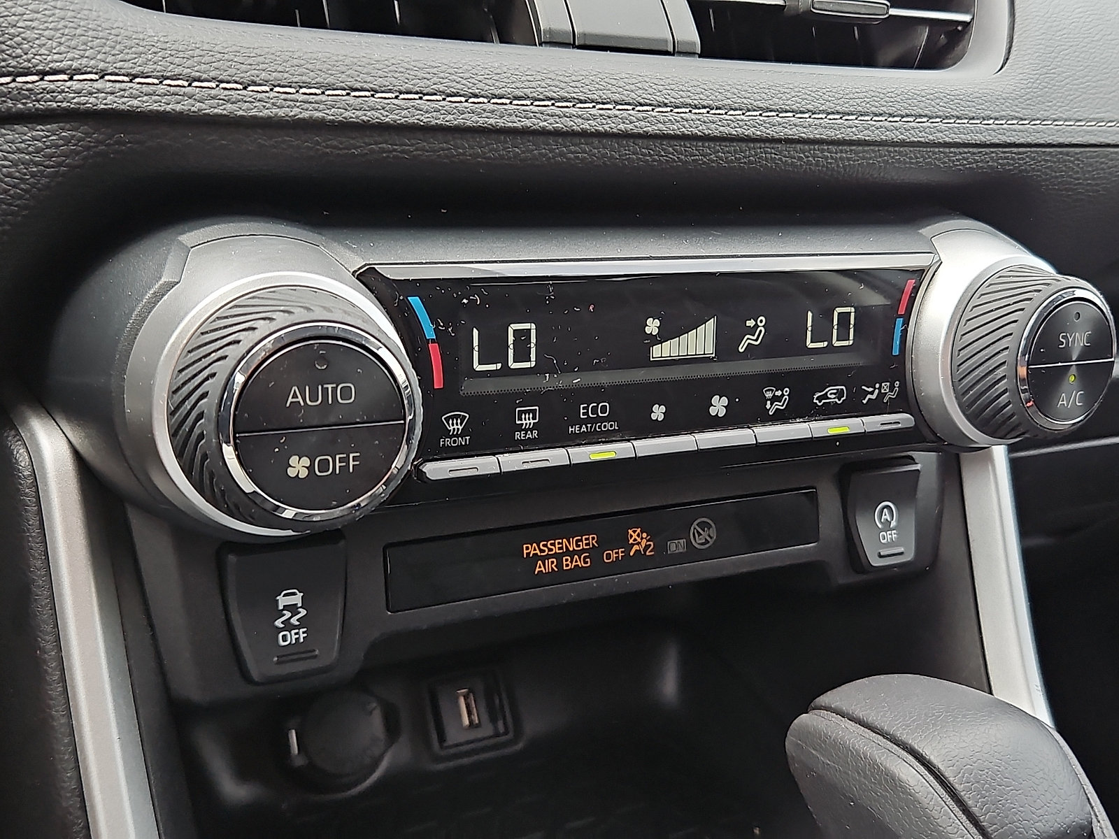 Used 2021 Toyota RAV4 XLE AWD/4WD image 15