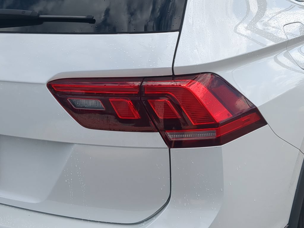 Certified 2023 Volkswagen Tiguan SE R-Line FWD image 8