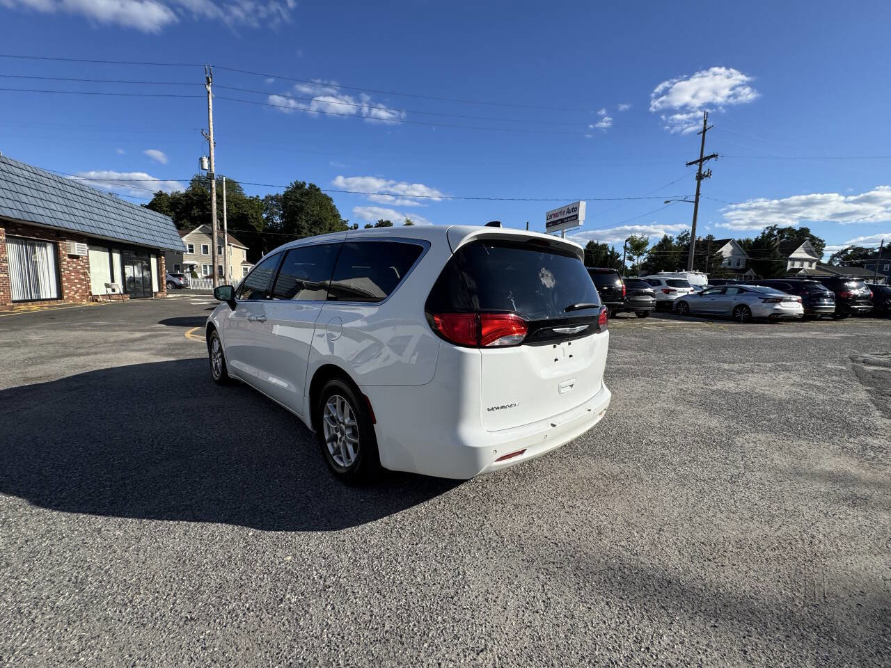 Used 2022 Chrysler Voyager LX image 19