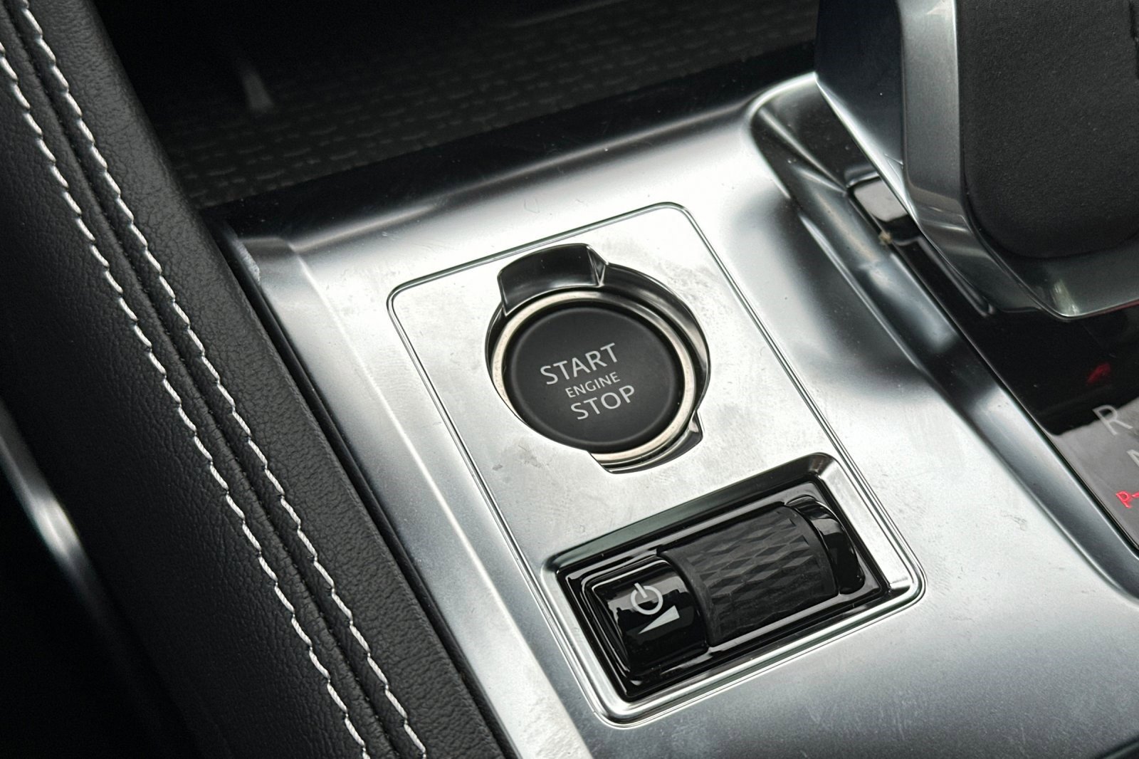 New 2025 Jaguar F-PACE R-Dynamic S image 28