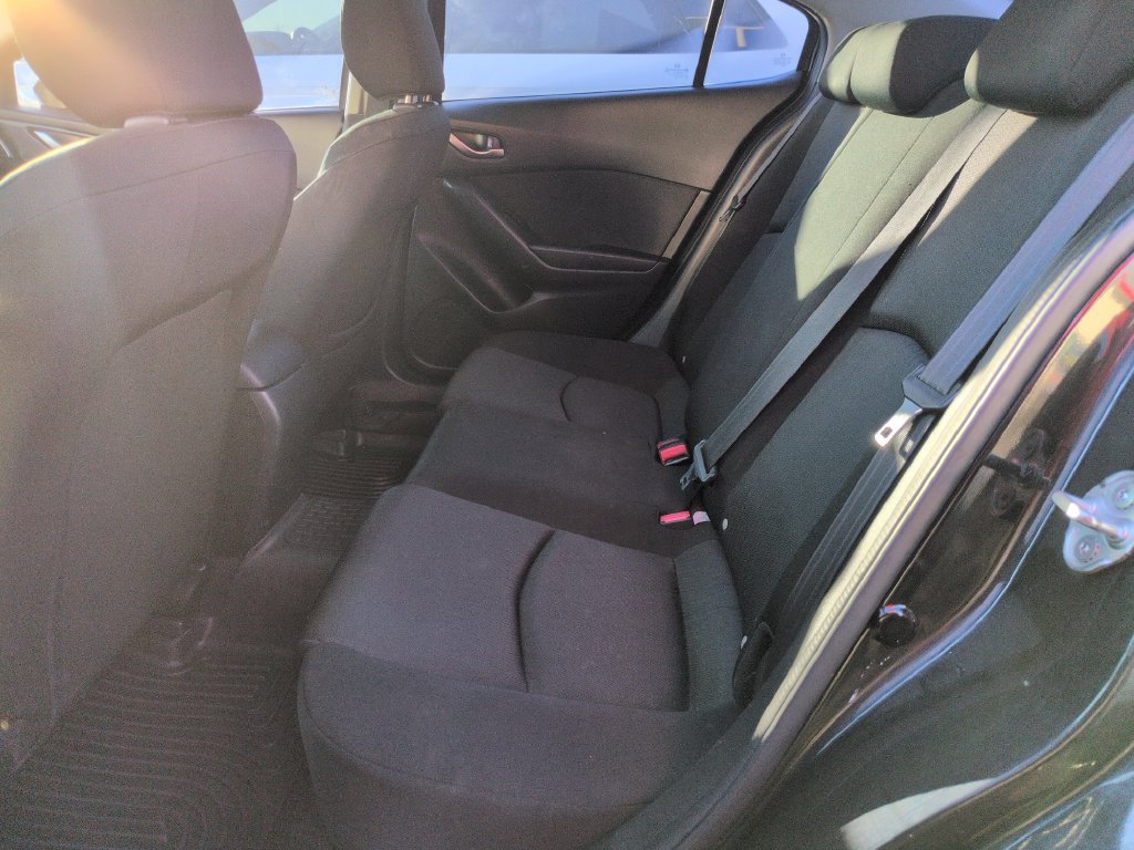 Used 2016 MAZDA MAZDA3 i Sport FWD image 22