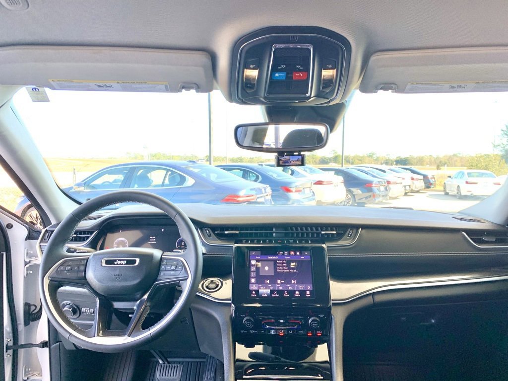 Used 2023 Jeep Grand Cherokee Laredo image 16