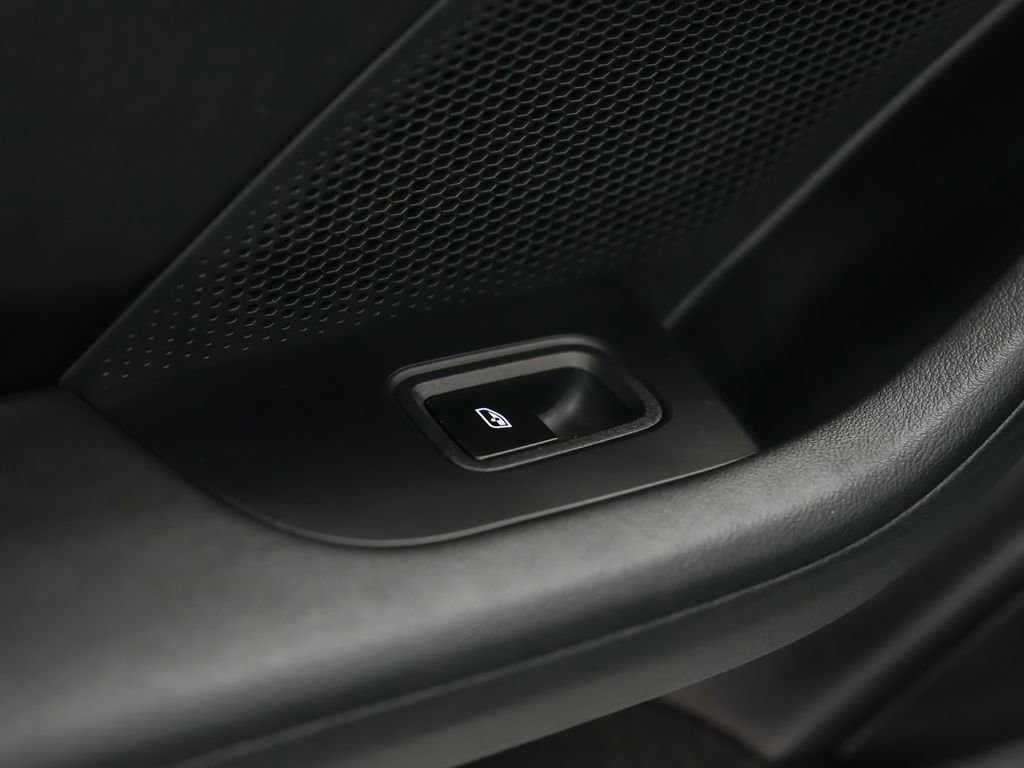 Certified 2025 Porsche Taycan image 17