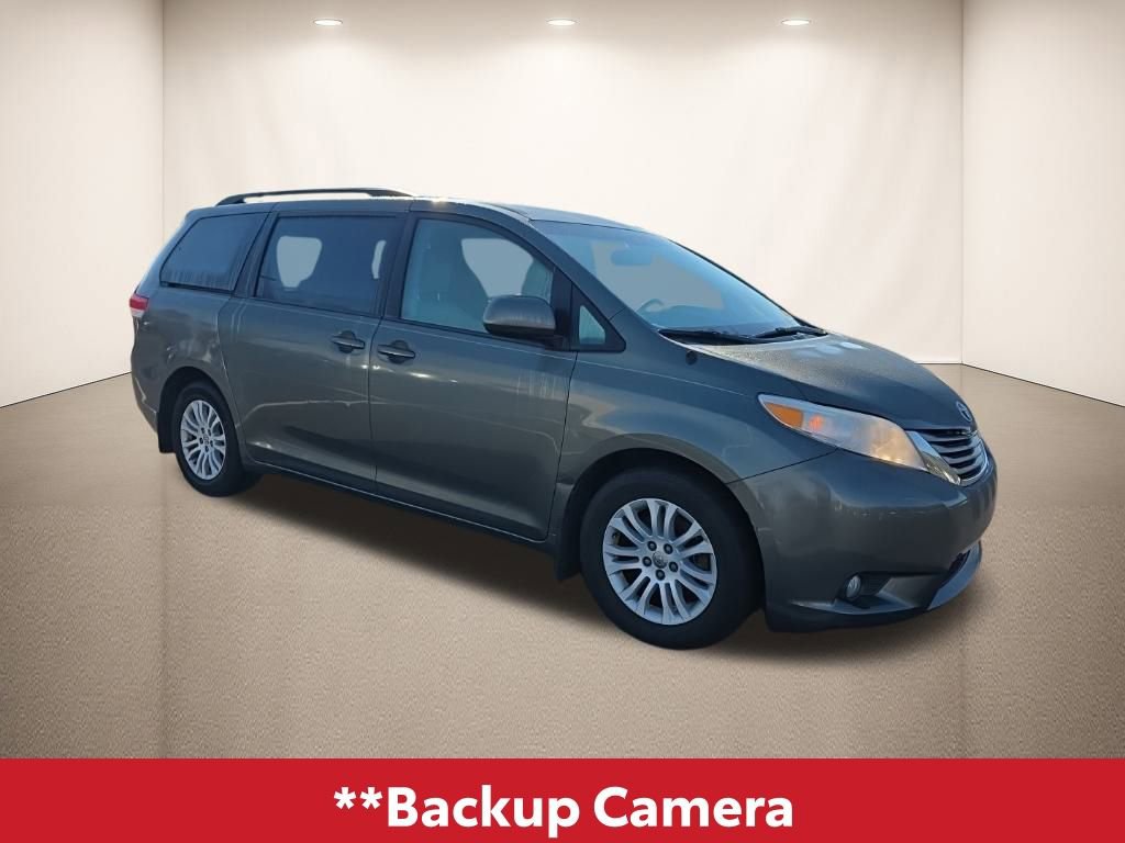 Used 2014 Toyota Sienna XLE image 3