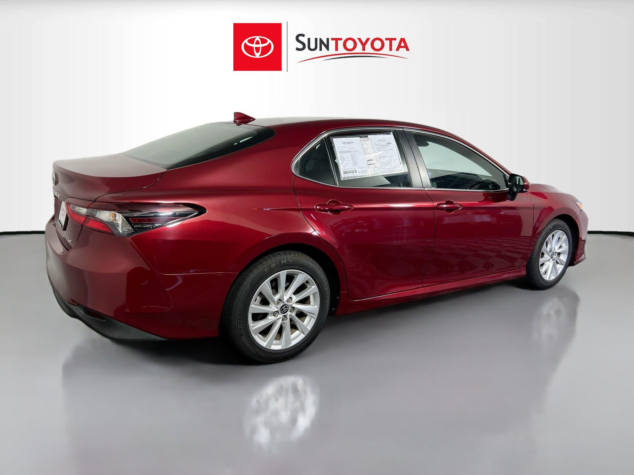 Used 2021 Toyota Camry LE FWD image 4