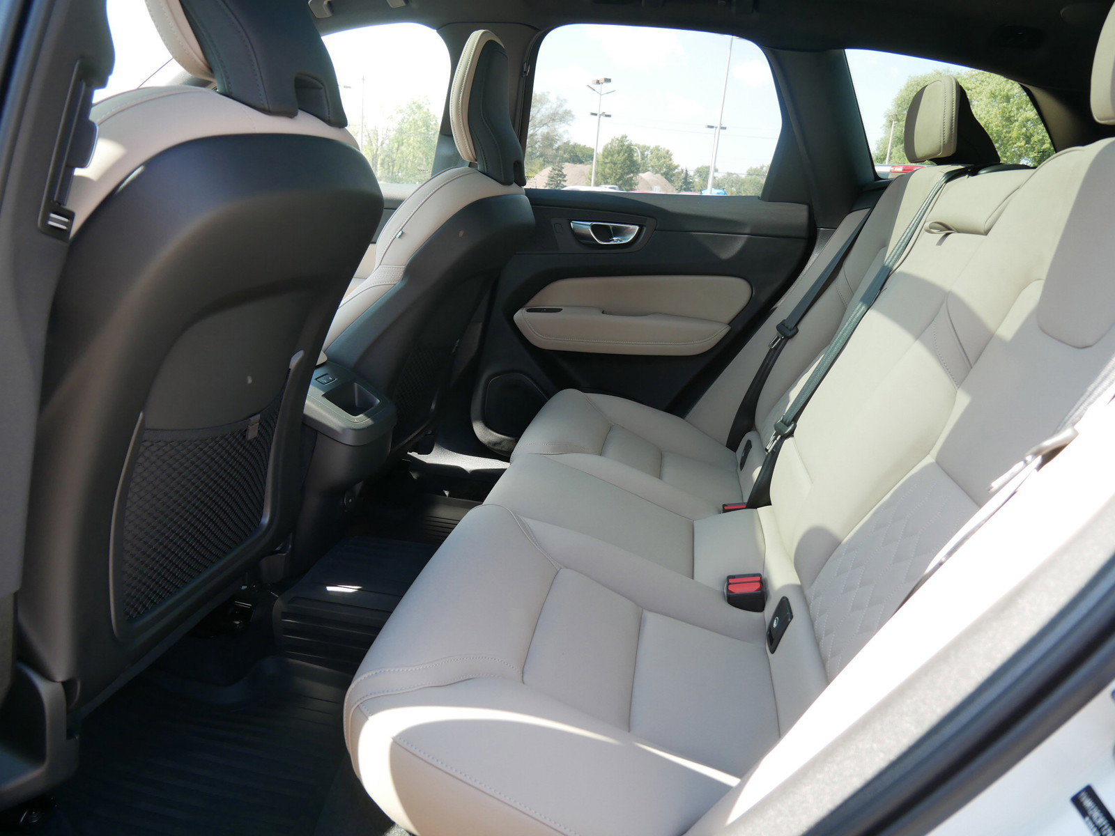 New 2026 Volvo XC60 B5 Plus w/ Climate Package AWD/4WD image 6