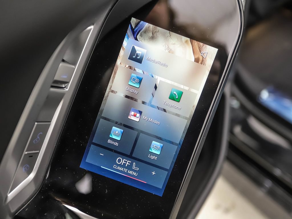 Used 2026 BMW 750e xDrive 750e xDrive w/ Executive Package image 21