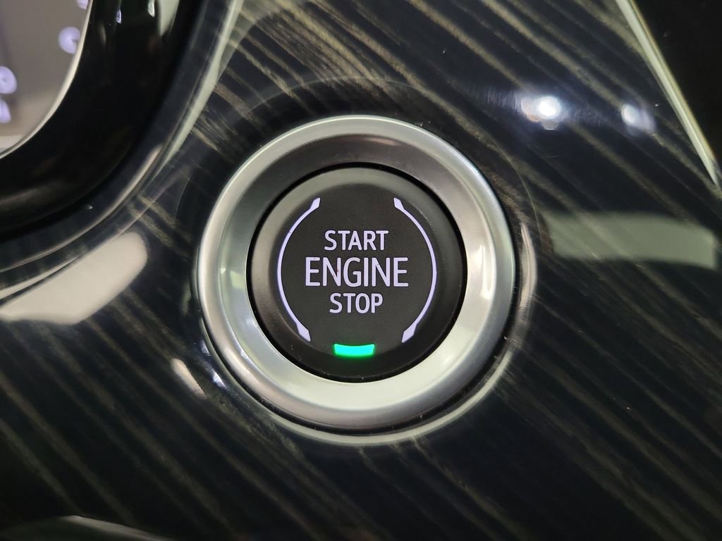 Used 2023 Cadillac XT6 Premium Luxury w/ Technology Package FWD image 31