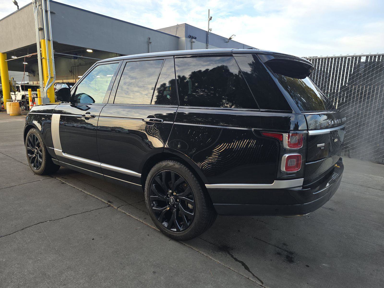 Used 2022 Land Rover Range Rover Autobiography image 5