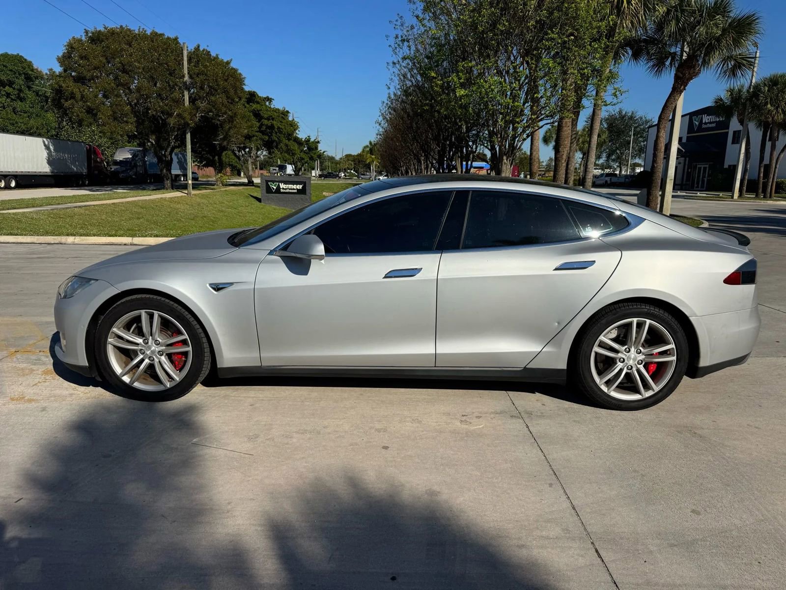 Used 2014 Tesla Model S P85D image 2