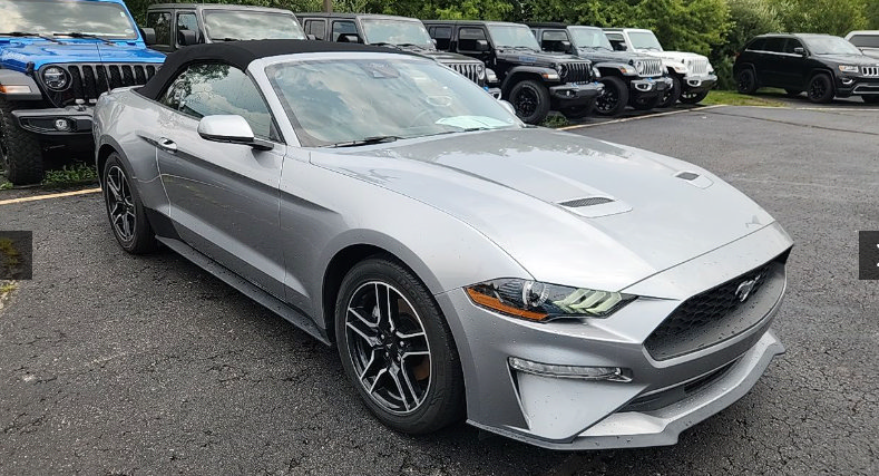 Used 2022 Ford Mustang Premium RWD image 5