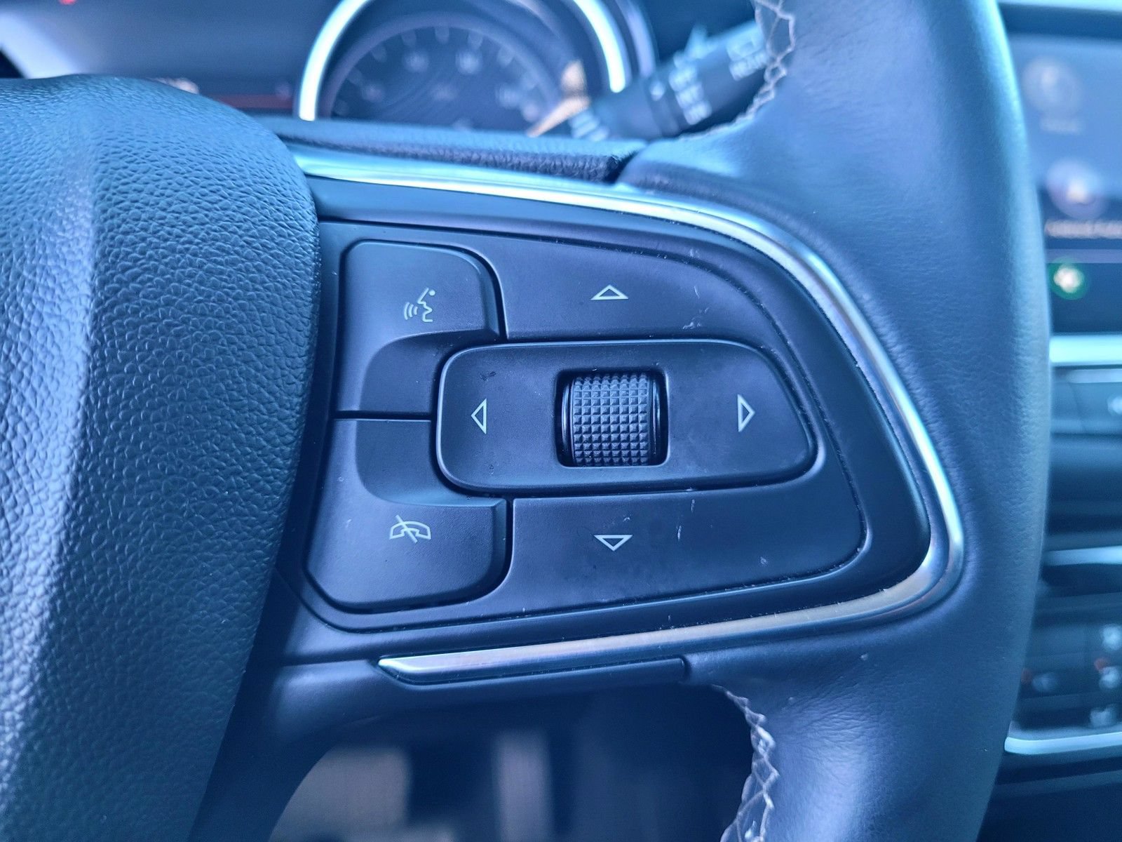 Used 2022 Buick Encore GX Preferred w/ Sport Touring Package FWD image 30