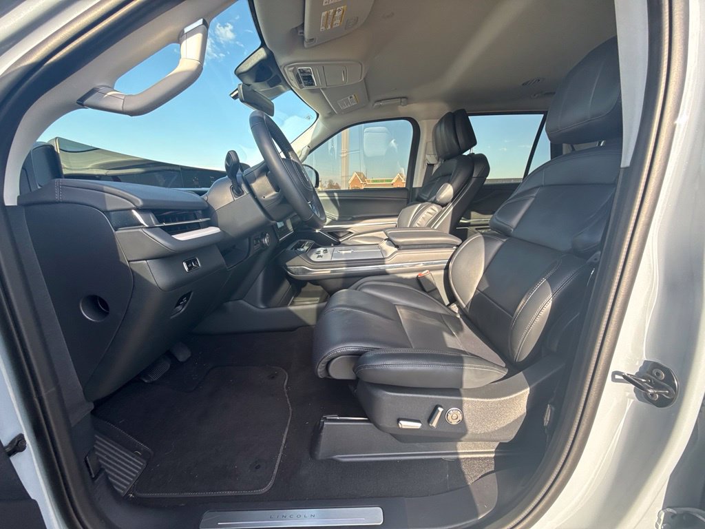 Used 2026 Lincoln Navigator Premiere AWD/4WD image 29