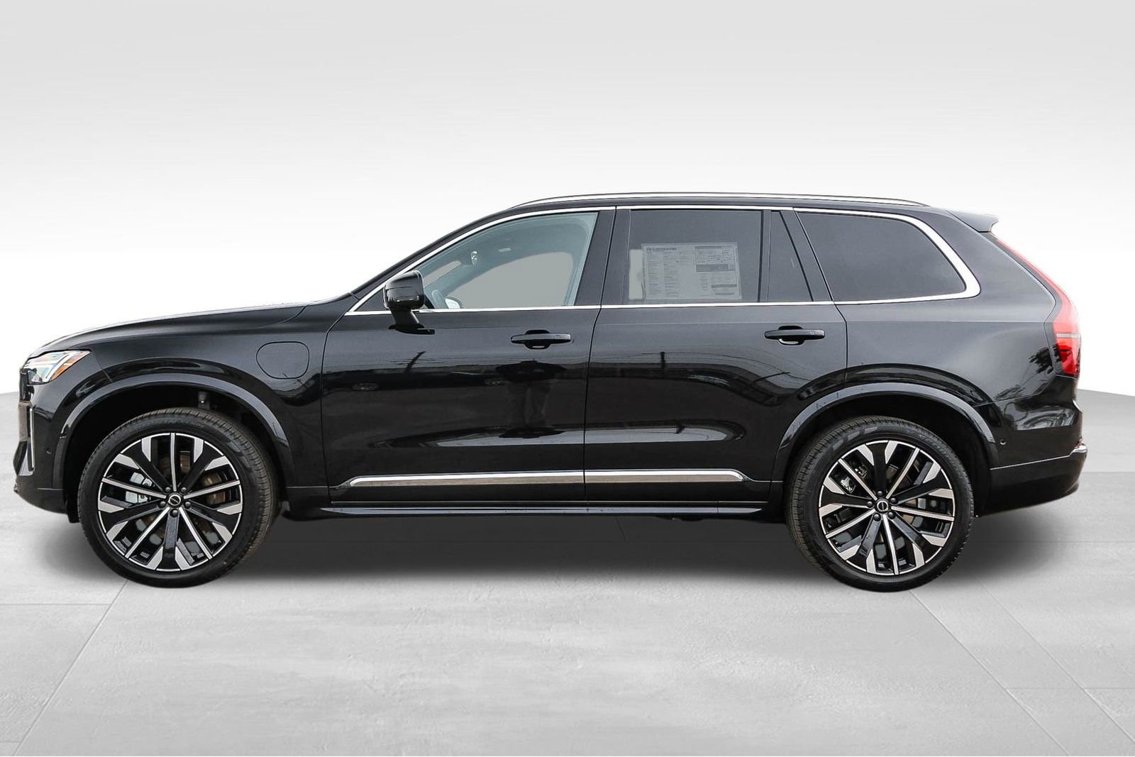 New 2026 Volvo XC90 T8 Plus w/ Protection Package Premier image 8