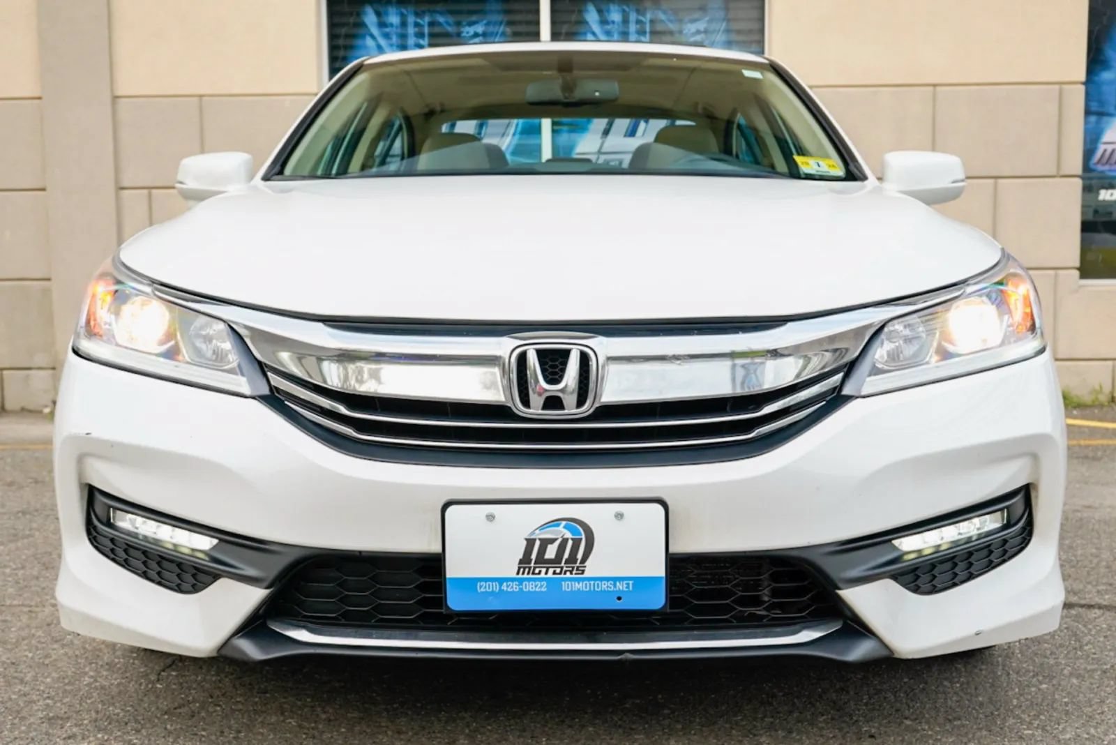 Used 2017 Honda Accord EX-L image 2