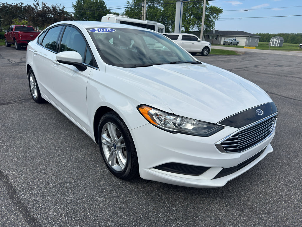 Used 2018 Ford Fusion SE w/ Fusion SE Technology Package FWD image 3