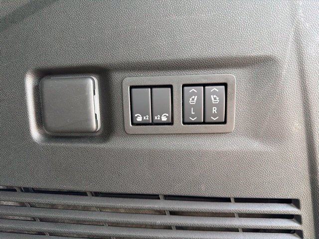 Used 2025 GMC Yukon XL Elevation AWD/4WD image 43