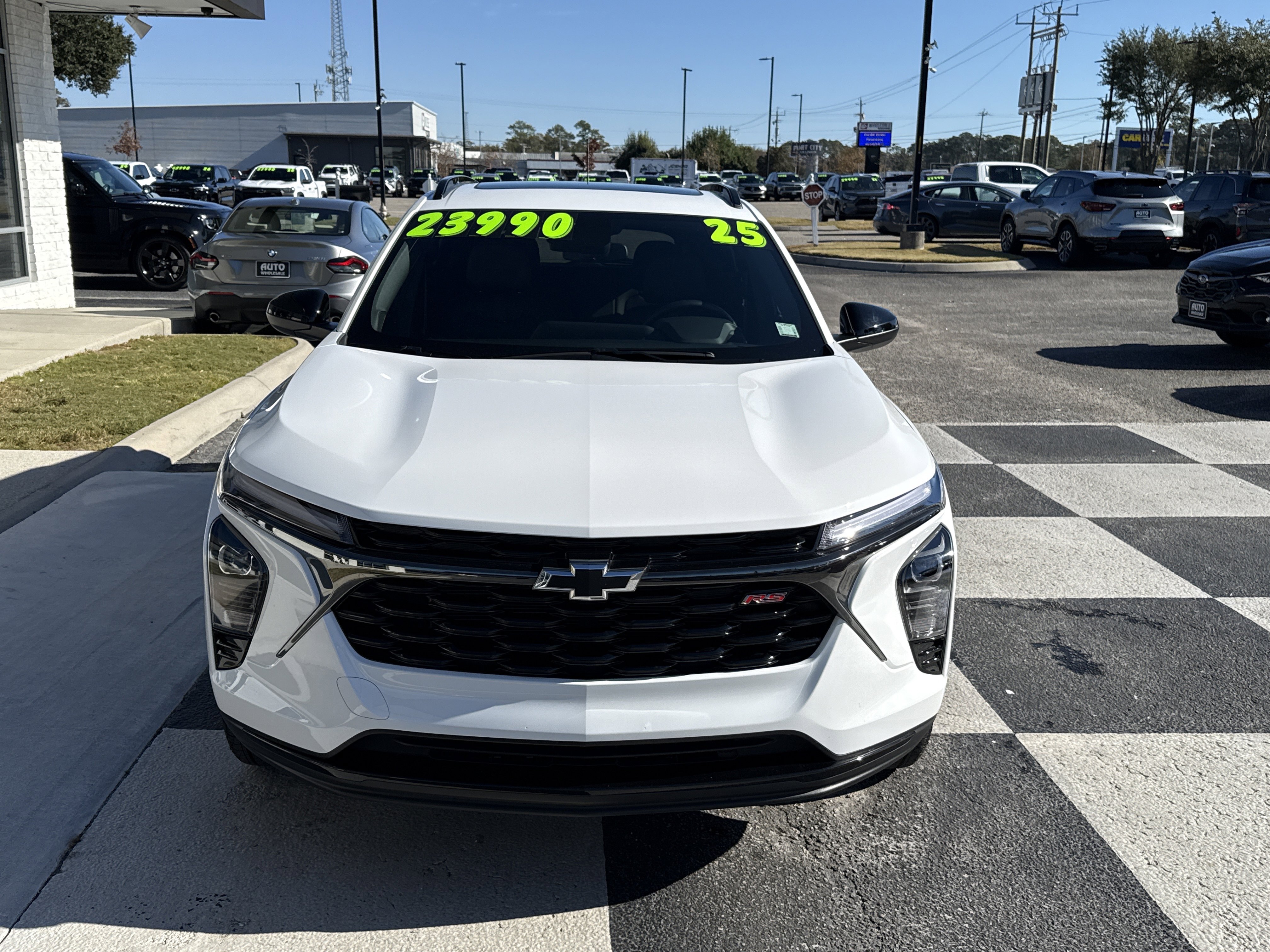 Used 2025 Chevrolet Trax RS w/ Sunroof Package image 2