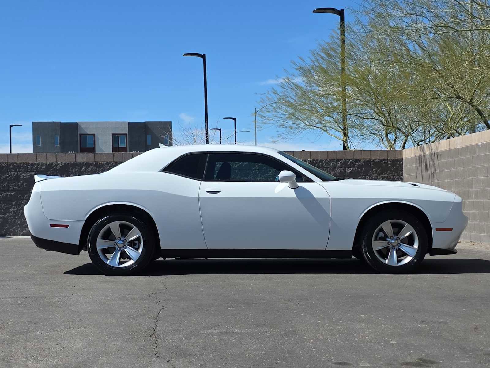 Used 2022 Dodge Challenger SXT image 10