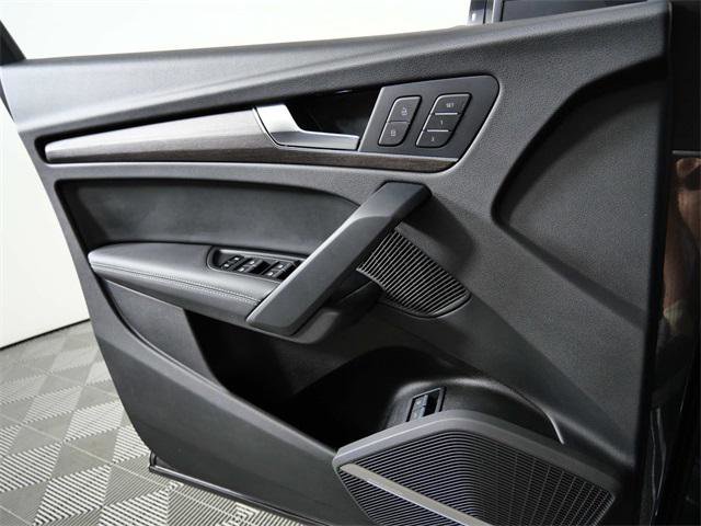 Used 2024 Audi Q5 e Premium Plus w/ Premium Plus Package image 26