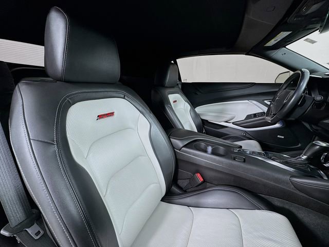Used 2018 Chevrolet Camaro SS image 29