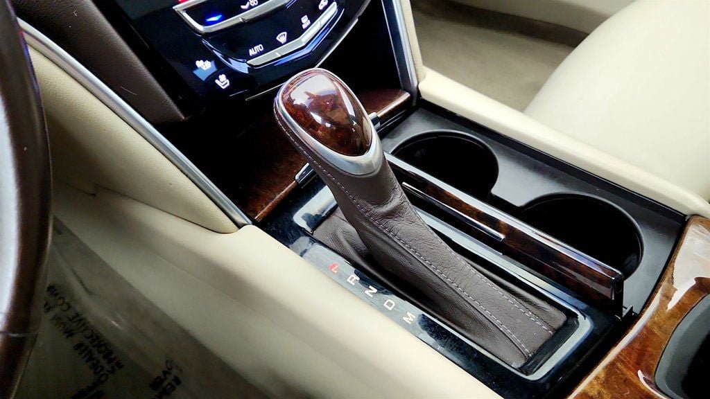 Used 2013 Cadillac XTS Luxury FWD image 17