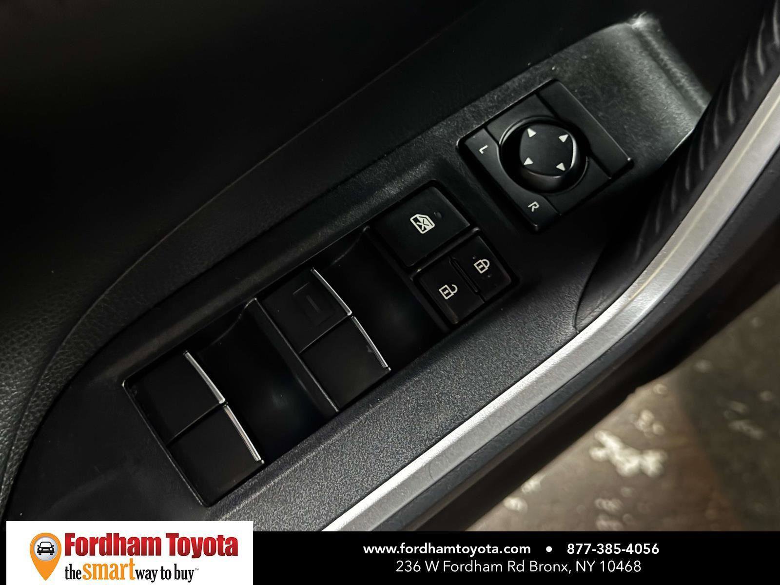 Used 2020 Toyota RAV4 Limited image 15