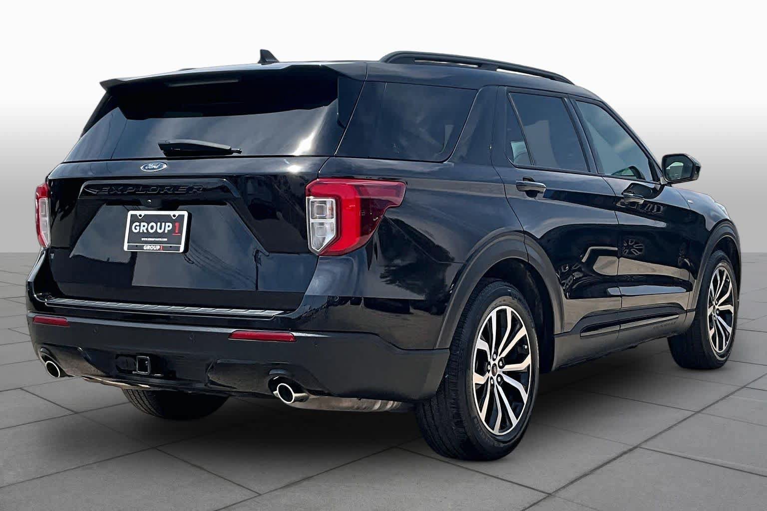 Used 2023 Ford Explorer ST-Line w/ Class IV Trailer Tow Package RWD image 12
