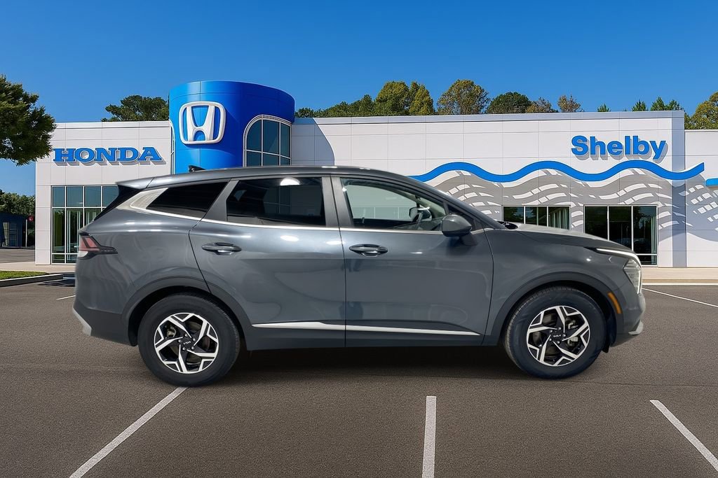 Used 2024 Kia Sportage LX image 9