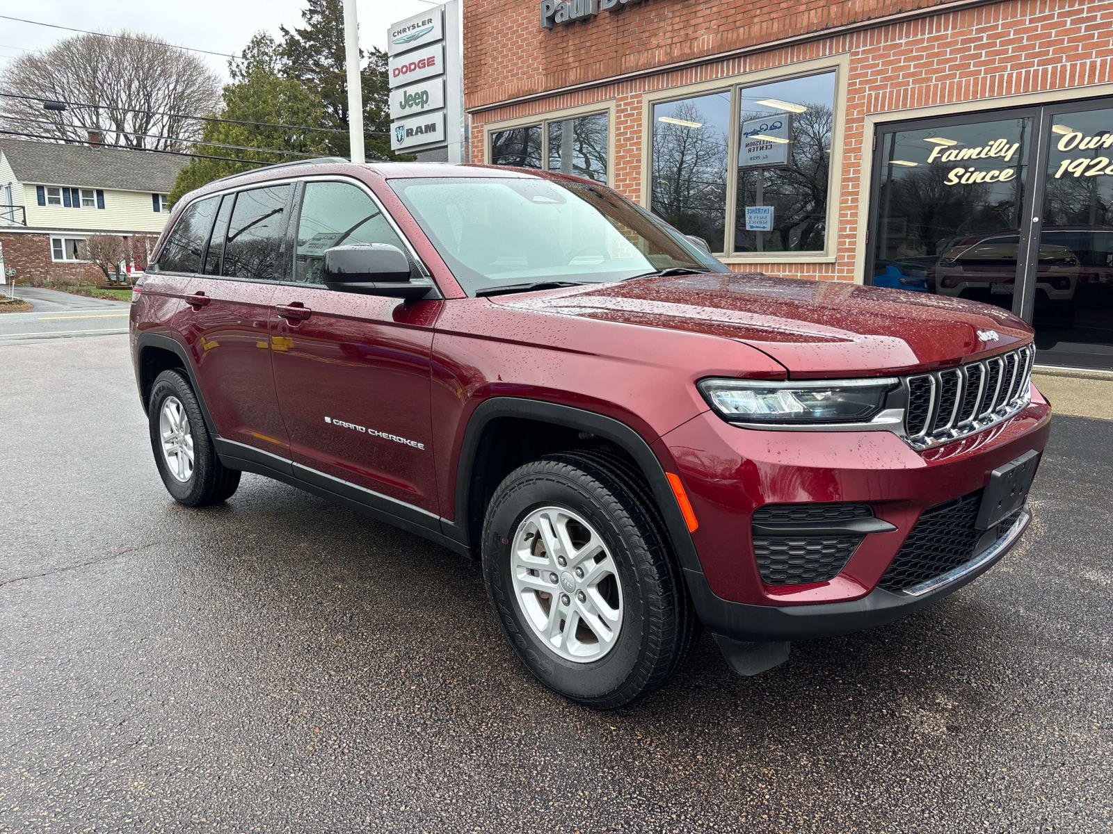 Used 2024 Jeep Grand Cherokee Laredo w/ Trailer Tow Package image 25