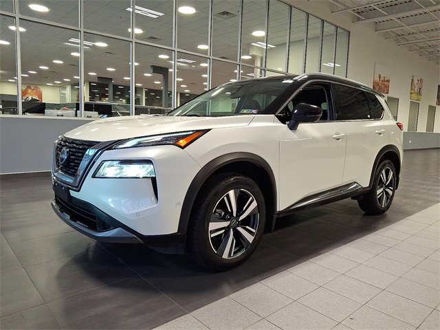 Used 2023 Nissan Rogue SL w/ SL Premium Package image 3