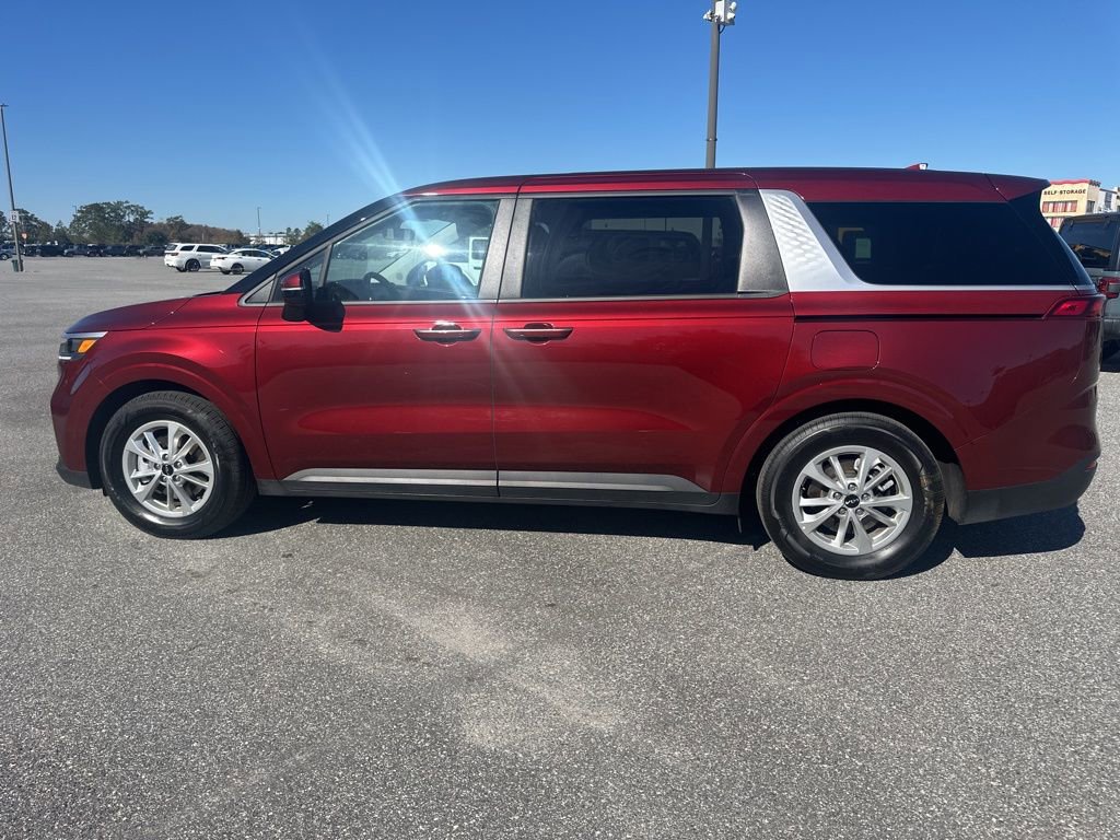 Used 2024 Kia Carnival LX image 9