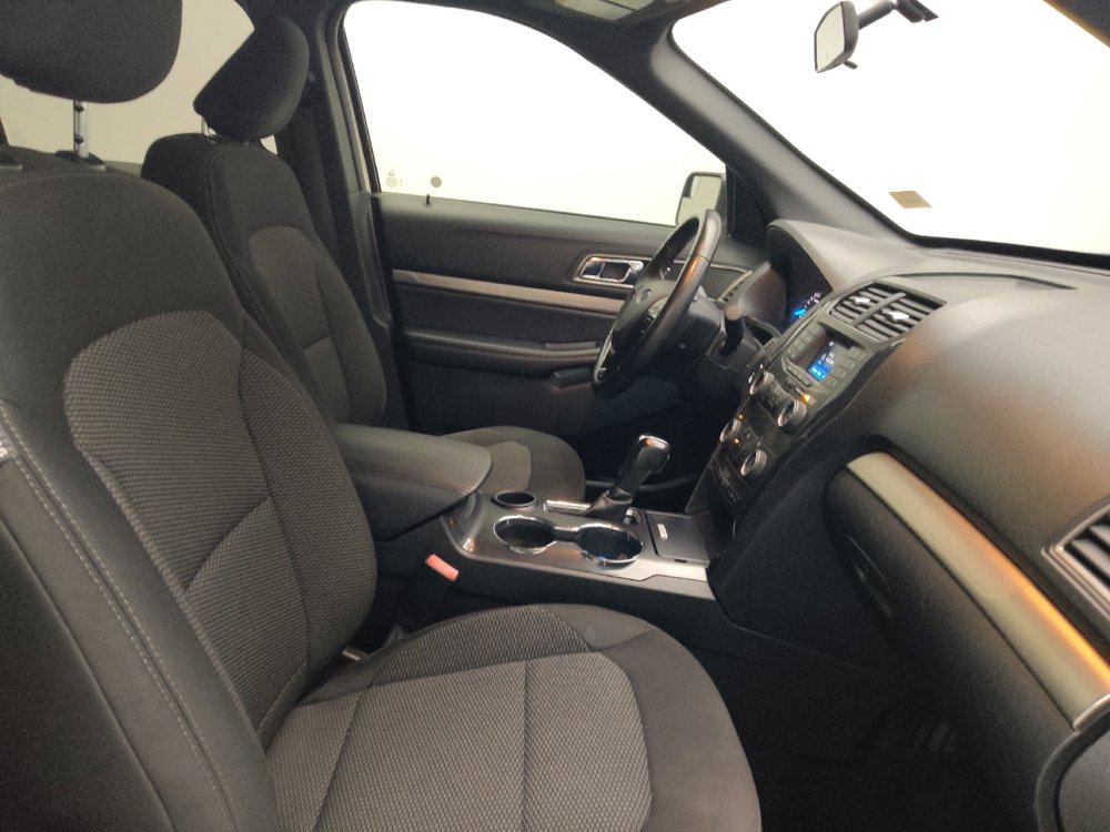 Used 2019 Ford Explorer XLT FWD image 21