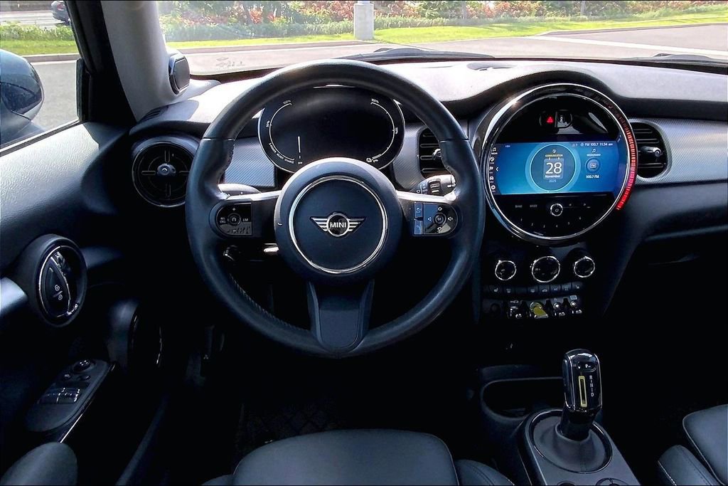 Certified 2024 MINI Cooper SE image 6