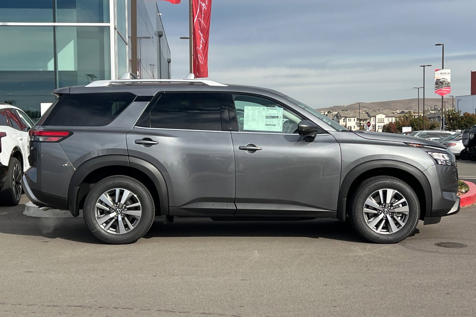 New 2025 Nissan Pathfinder SL w/ Lighting Package (N92) image 3