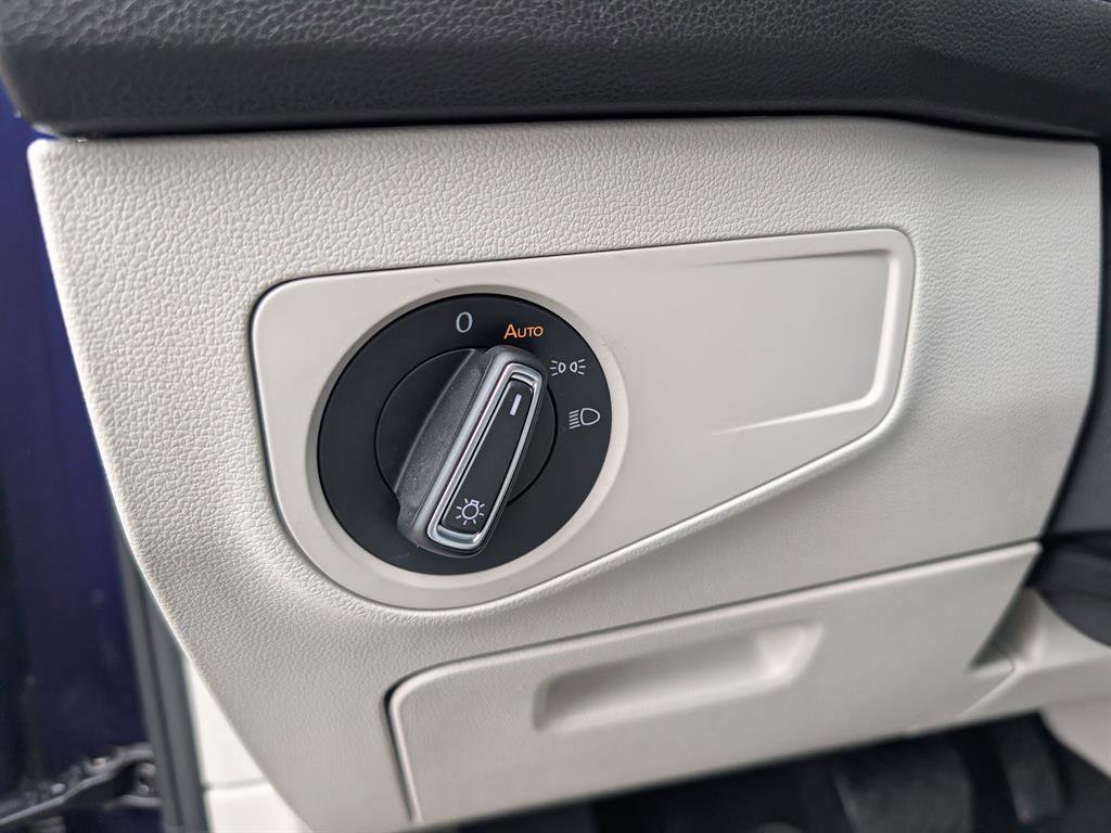 Used 2022 Volkswagen Tiguan SE image 27