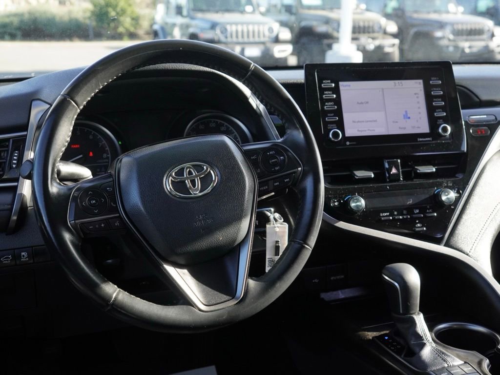 Used 2024 Toyota Camry SE image 25