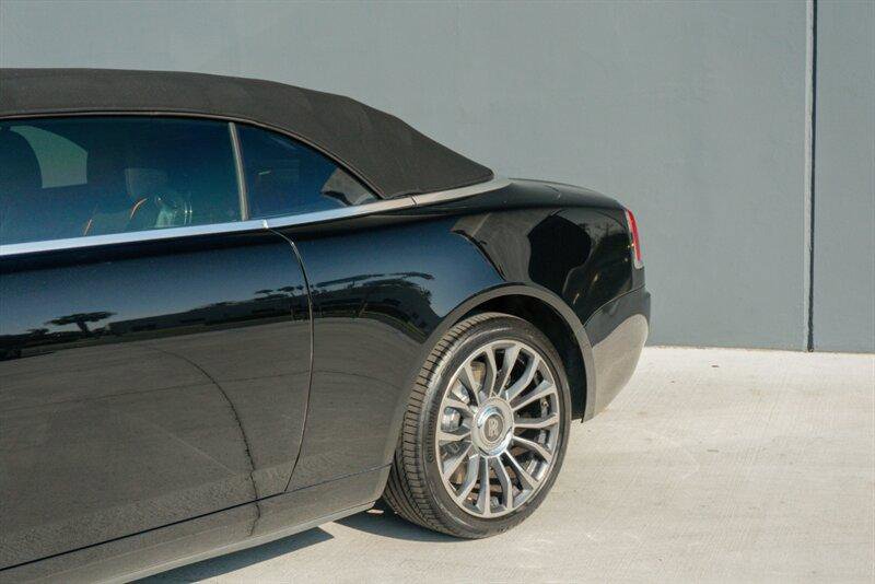 Used 2018 Rolls-Royce Dawn image 27
