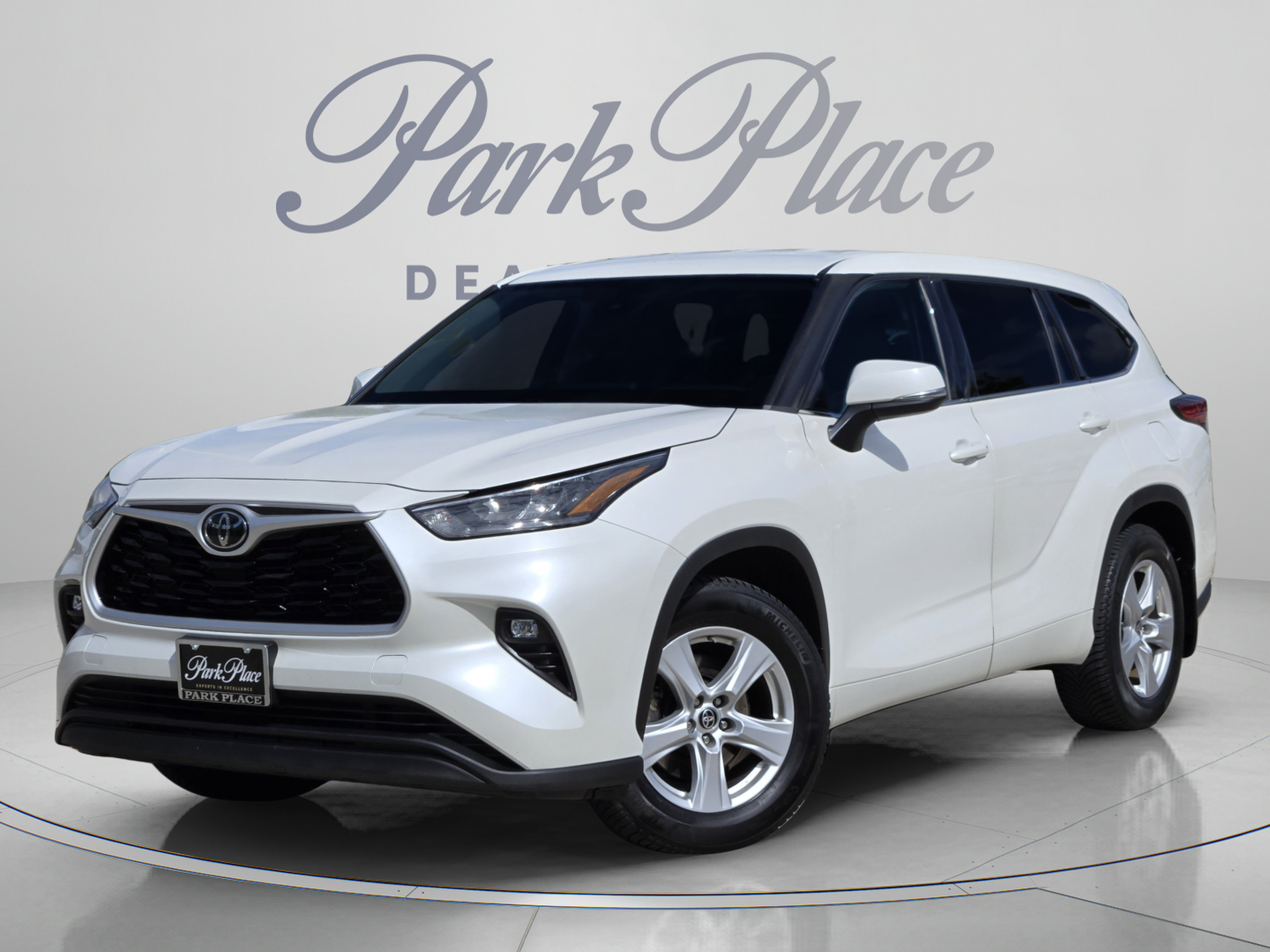Used 2020 Toyota Highlander LE
