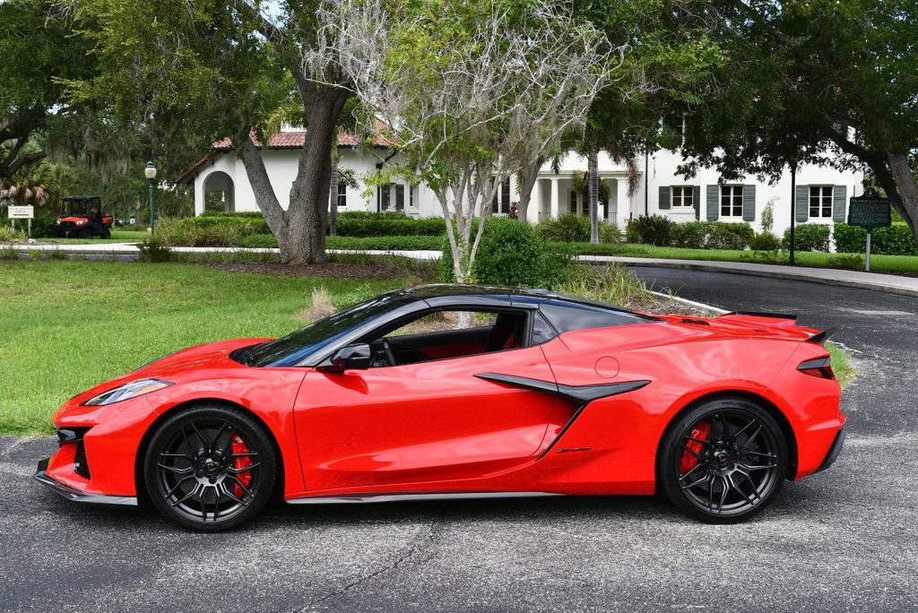 Used 2023 Chevrolet Corvette Z06 w/ Stealth Interior Trim Package RWD image 33