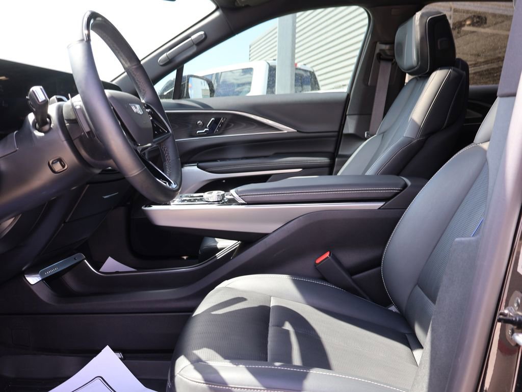 Used 2024 Cadillac Lyriq Luxury image 24