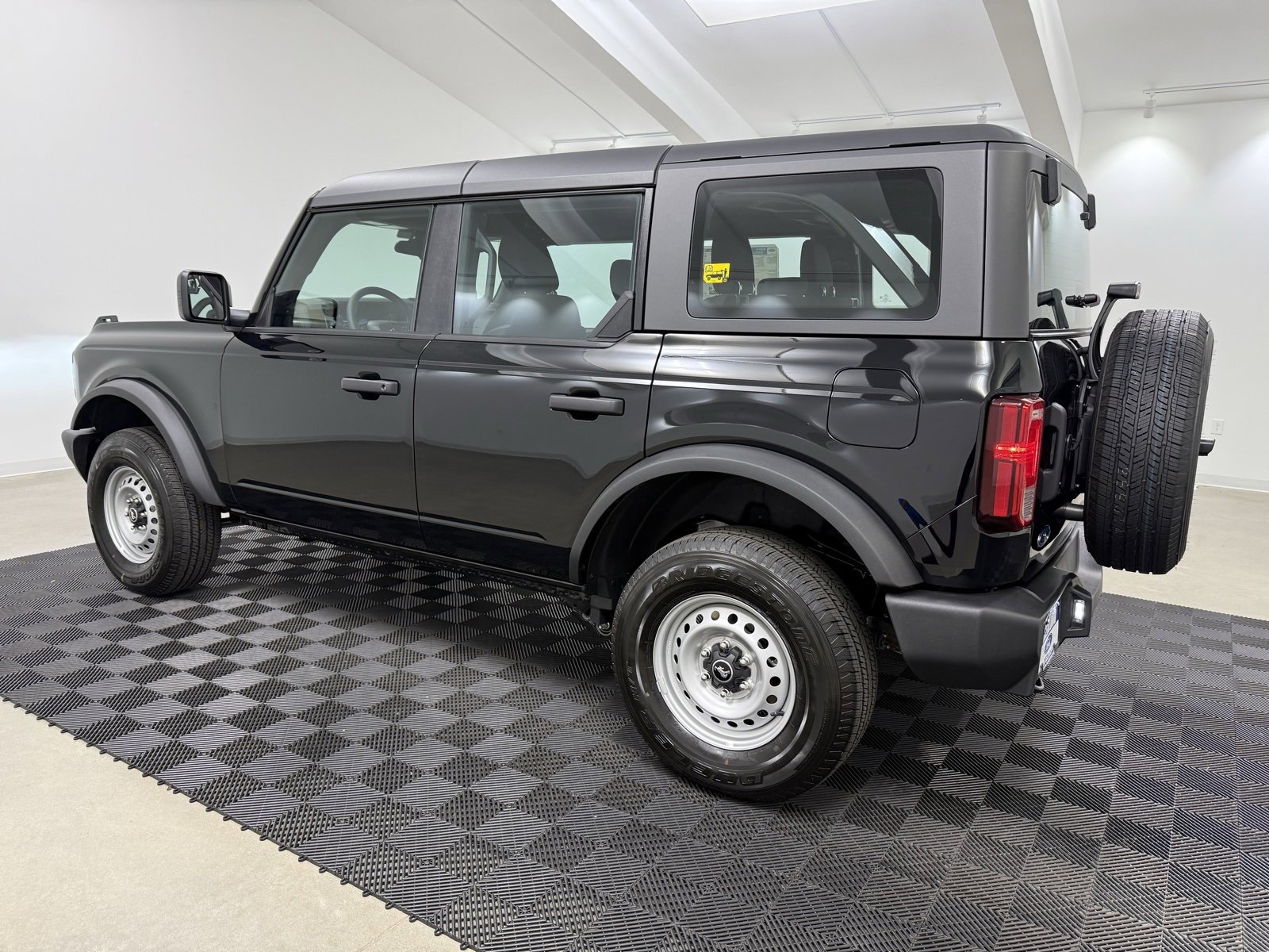 New 2025 Ford Bronco 4-Door image 4