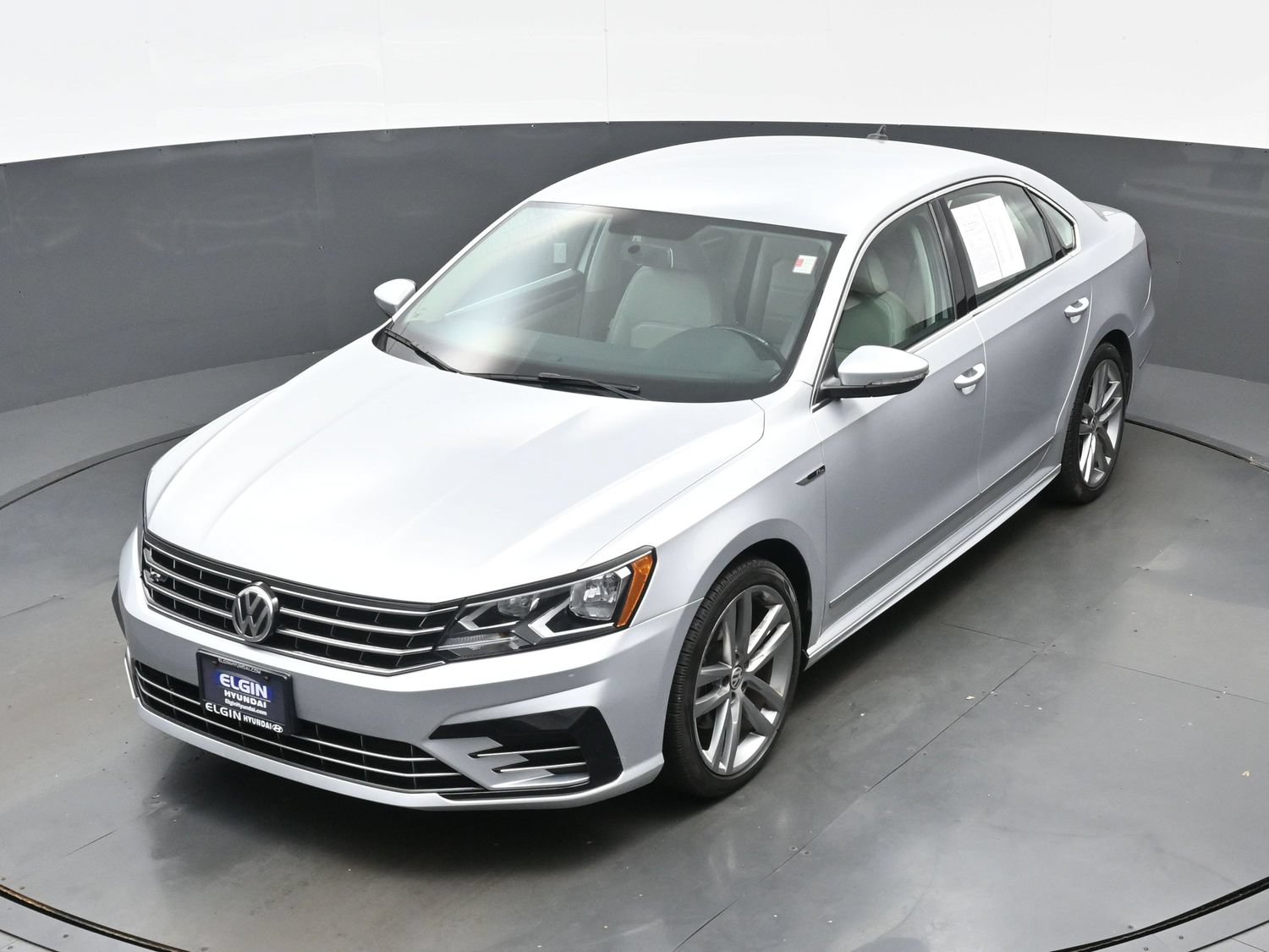 Used 2017 Volkswagen Passat 1.8T R-Line FWD image 31