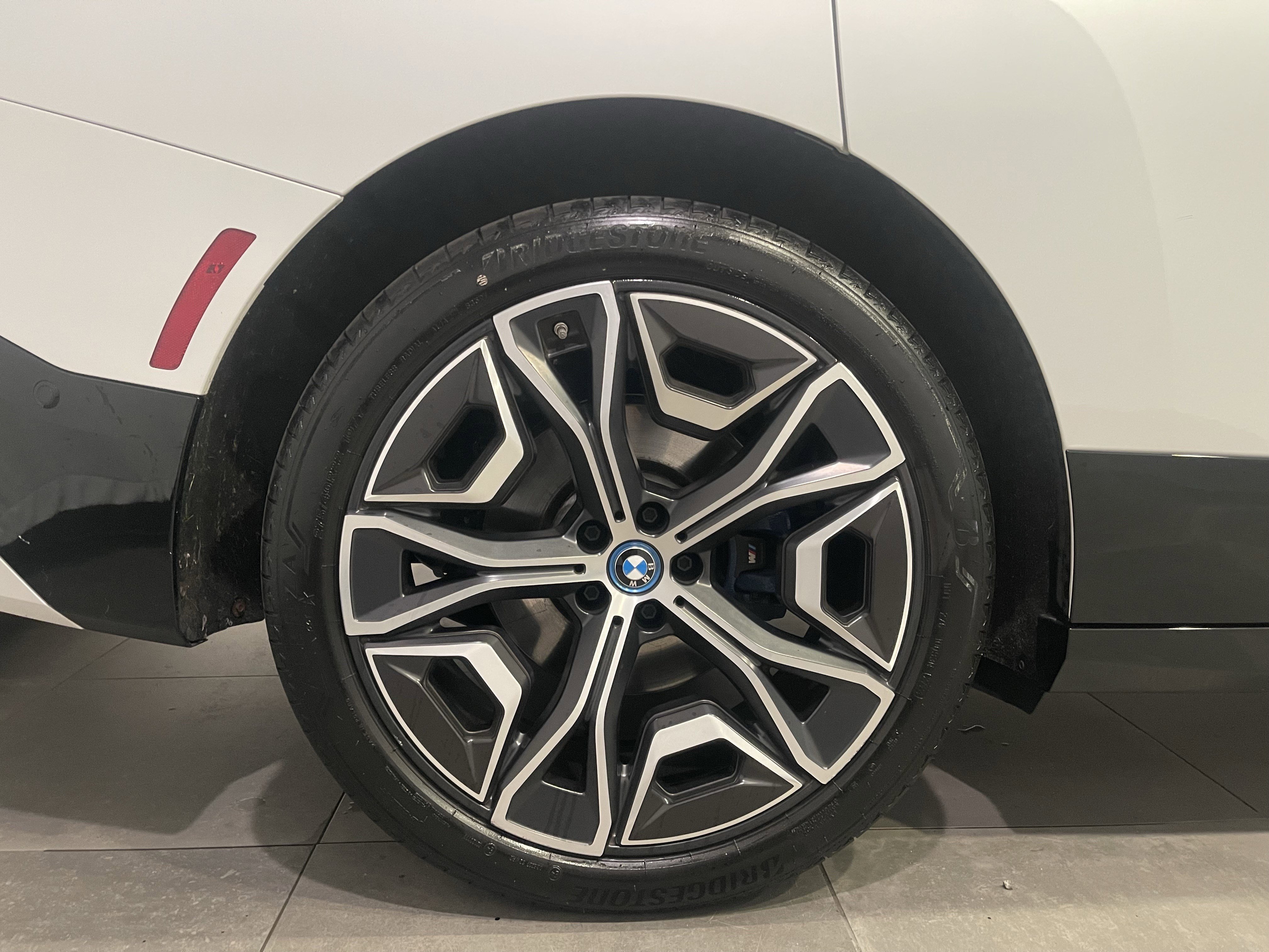 Certified 2023 BMW iX M60 w/ Executive Package AWD/4WD image 9