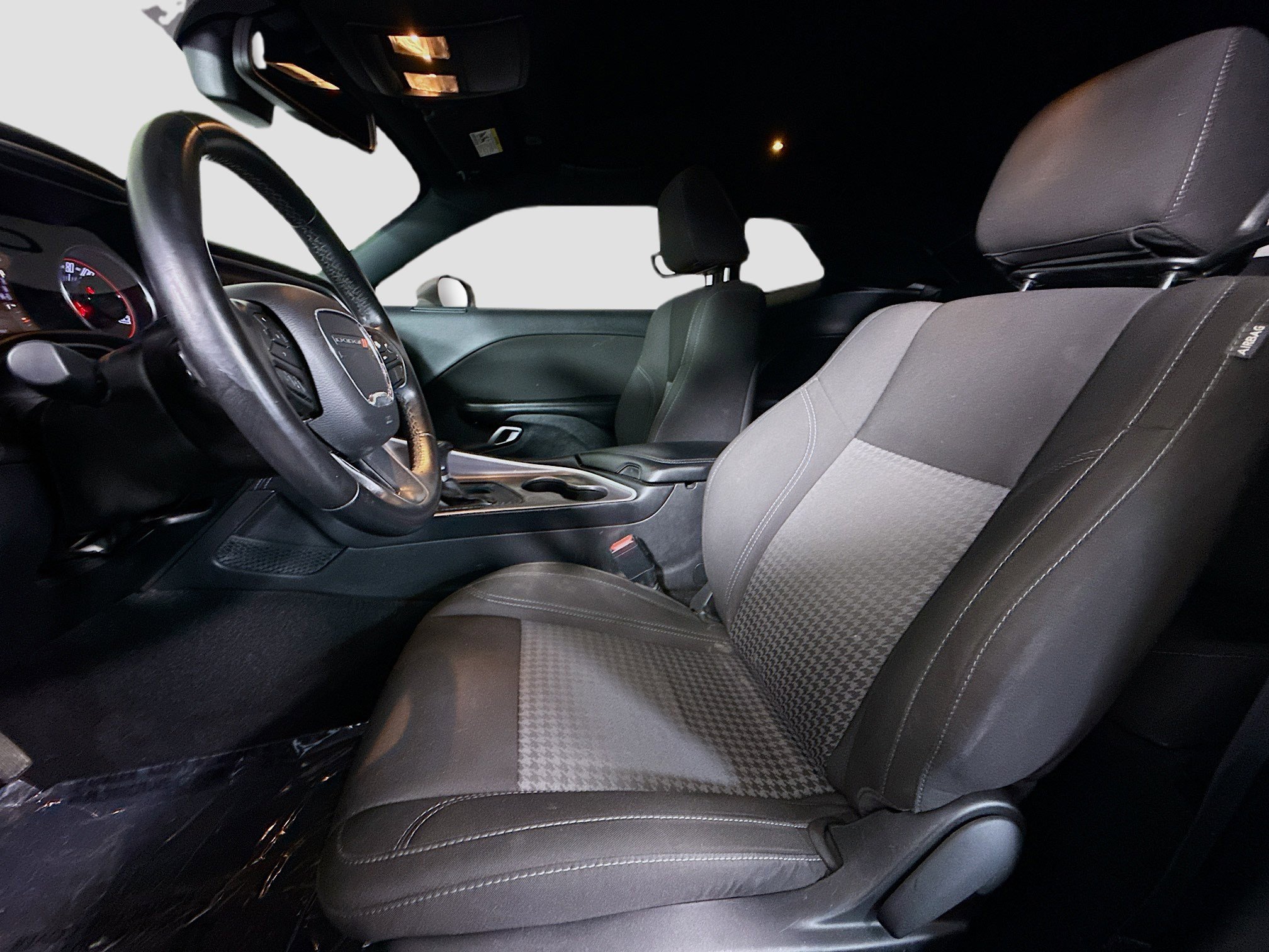 Used 2022 Dodge Challenger SXT image 22