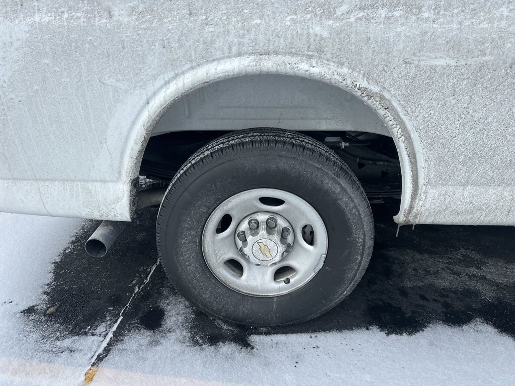 Used 2025 Chevrolet Express 2500 Extended w/ Communications Package image 8