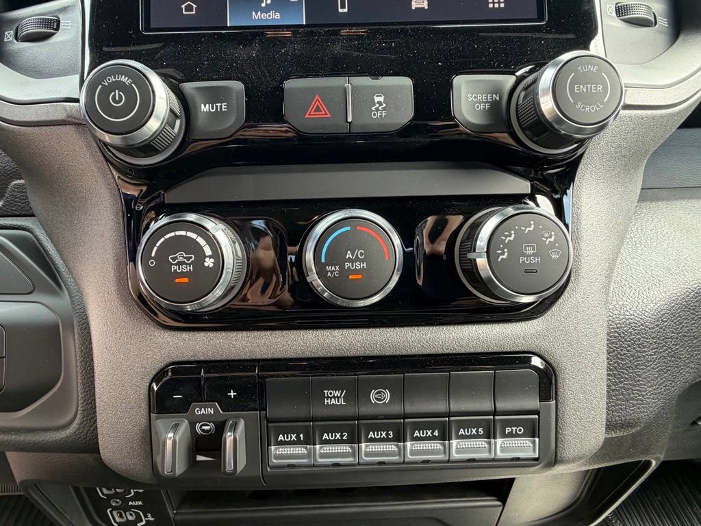 New 2026 RAM 5500 Tradesman AWD/4WD image 18
