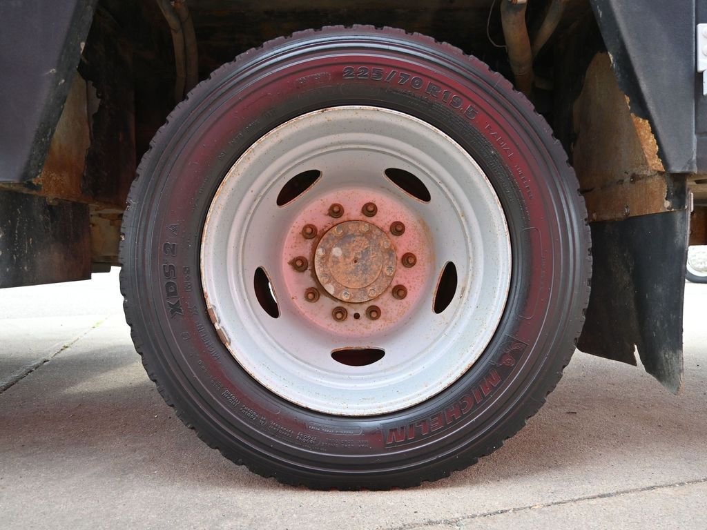 Used 2016 Ford F550 2WD Regular Cab Super Duty image 24