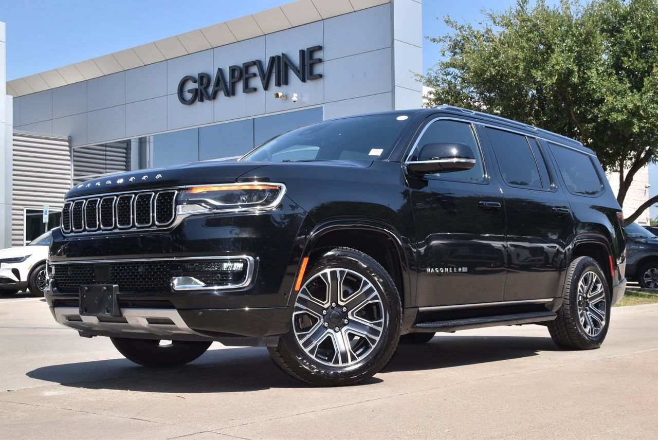 Used 2024 Jeep Wagoneer Series II w/ Flexible Seating Group RWD image 2