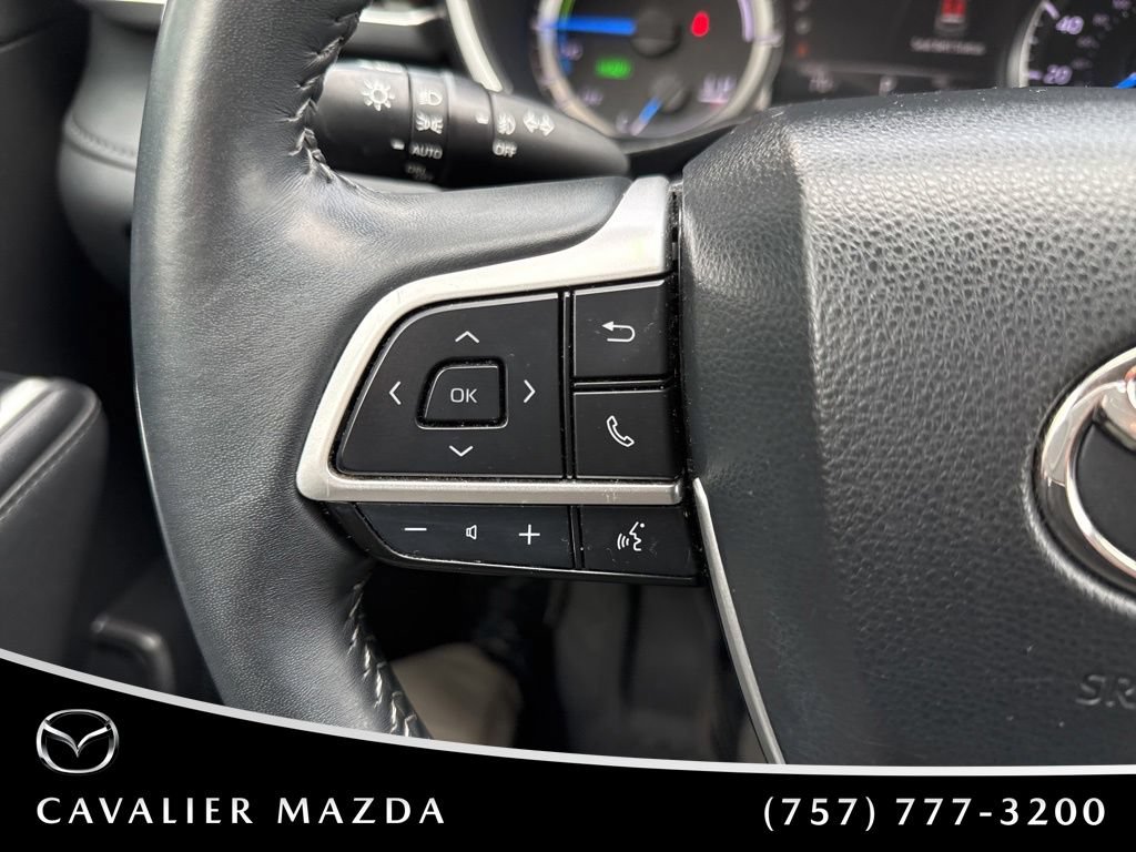 Used 2023 Toyota Highlander XLE AWD/4WD image 15
